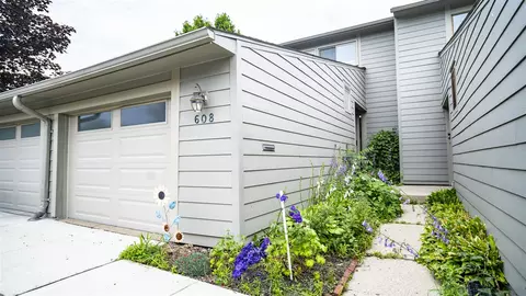608 Peninsula, Ann Arbor, MI 48105