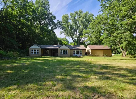 5485 W Us Highway 12, Buchanan, MI 49107