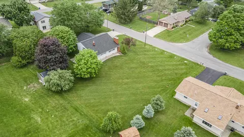 V/l Charles, Middleville, MI 49333