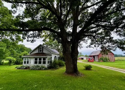 7727 E Loop Rd, Hesperia, MI 49421