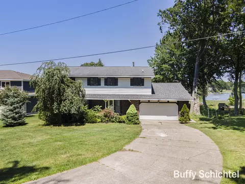 930 Mona Brk, Norton Shores, MI 49441