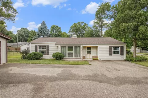 607 Main, Buchanan, MI 49107