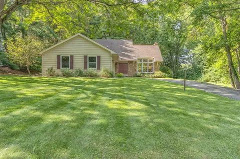 4270 Pine Knl, Kalamazoo, MI 49004