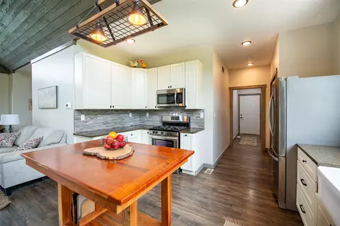 Kitchen - 23994 Forest Shrs, Cassopolis, MI 49031 photo 1 of 1