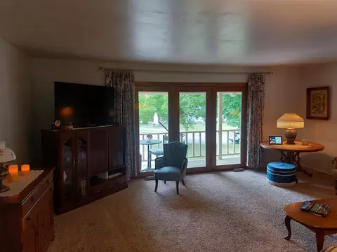 Living - 1434 Ottawa, Niles, MI 49120 photo 2 of 3
