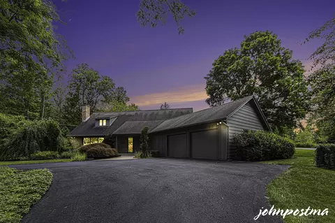 2646 Reeds Lk, East Grand Rapids, MI 49506