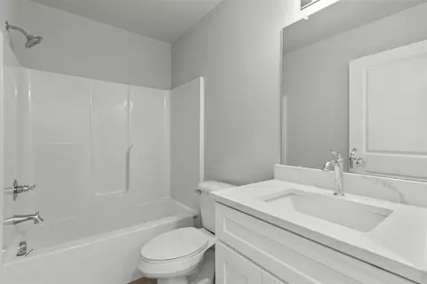 Bath - 31433 Augusta #75, Romulus, MI 48174 photo 1 of 2