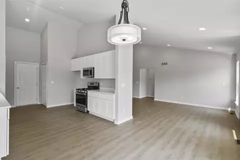 Entry Way - 31433 Augusta #75, Romulus, MI 48174 photo 1 of 3