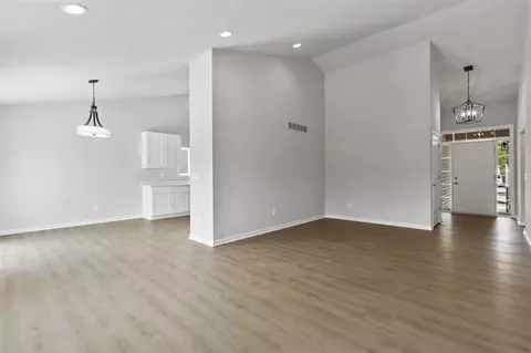 Living - 31433 Augusta #75, Romulus, MI 48174 photo 1 of 2