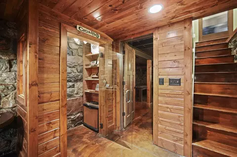 Entry Way - 4280 N Parma, Parma, MI 49269 photo 7 of 10