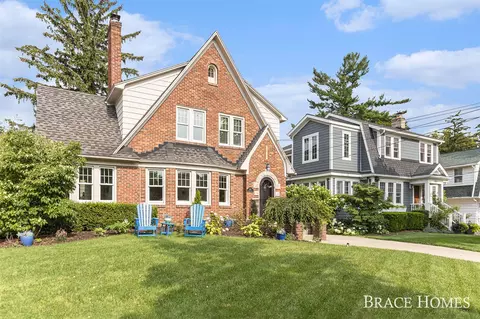 933 Lakeside, Grand Rapids, MI 49506