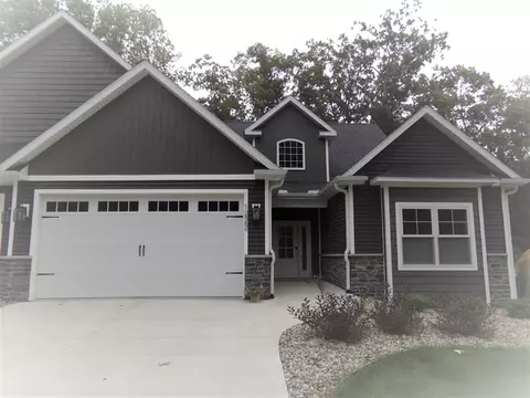 1156 Lochaven Cir #9B, Hillsdale, MI 49242
