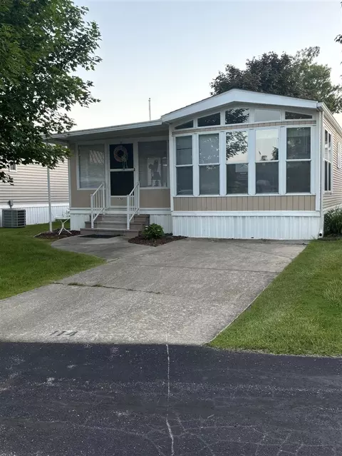 5204 Saratoga #114, Lexington, MI 48450