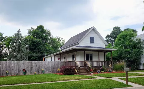 809 Fifth, Lake Odessa, MI 48849