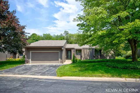 821 Brook Vlg, Holland, MI 49423