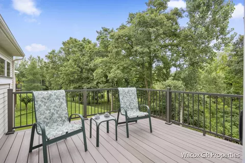 Exterior - 1274 Dogwood Mdws, Ada, MI 49301 photo 6 of 19