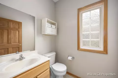 Bath - 1274 Dogwood Mdws, Ada, MI 49301 photo 2 of 3