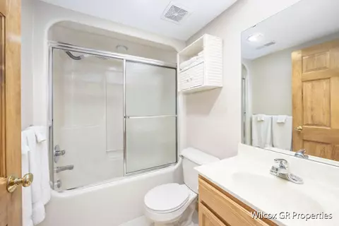 Bath - 1274 Dogwood Mdws, Ada, MI 49301 photo 3 of 3