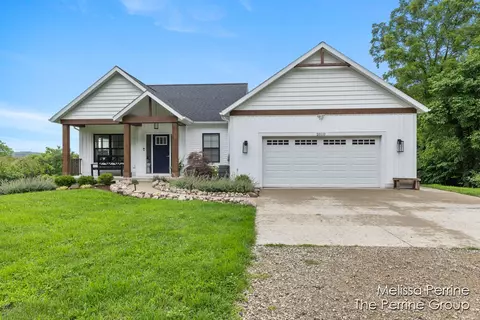 2010 Woodfern, Lowell, MI 49331