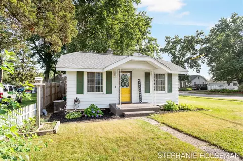 137 Holly, Grand Rapids, MI 49548