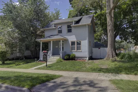 1114 Woodbridge, Jackson, MI 49203