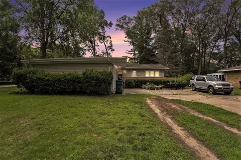 1665 Gladstone, Muskegon, MI 49445