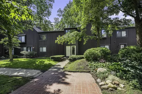 214 Lochcarren #D, Kalamazoo, MI 49006