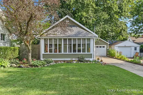 145 Melbourne, Grand Rapids, MI 49505
