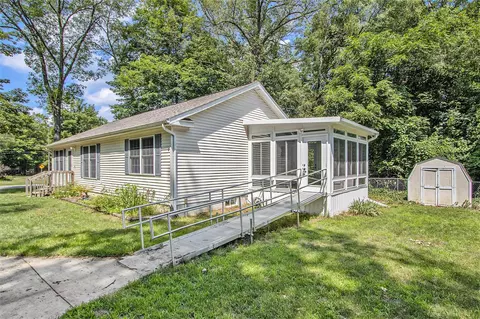 133 West, Plainwell, MI 49080 photo 4