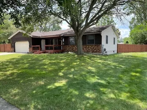 5875 Valley Ln, Kentwood, MI 49508