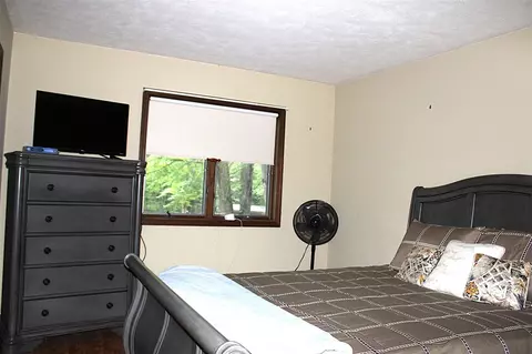 Bedroom - 7227 Greenwood Rd, Gladwin, MI 48624 photo 2 of 4