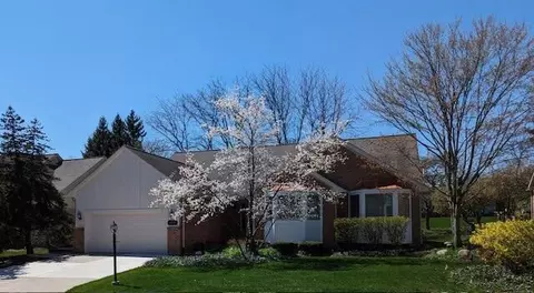 16751 Country Knl, Northville, MI 48168