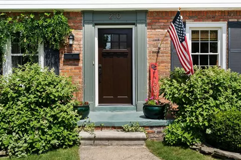 210 Devonshire, Dearborn, MI 48124 photo 3