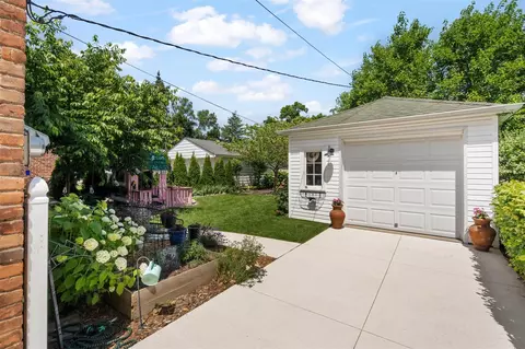 210 Devonshire, Dearborn, MI 48124 photo 24
