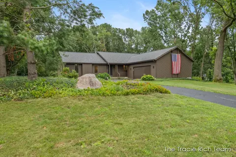 5834 Rollaway, Comstock Park, MI 49321
