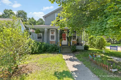 48 W Muskegon, Kent City, MI 49330
