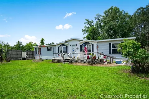 3381 Four Pawz, Lowell, MI 49331