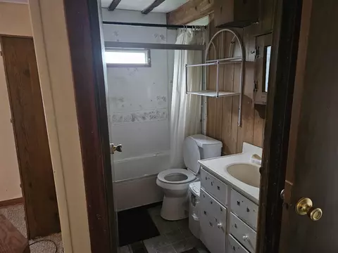 Bath - 7970 Sunnydell, Parma, MI 49269 photo 1 of 2