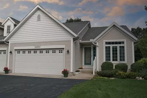 14000 Bayou Ridge Cir #25, Grand Haven, MI 49417