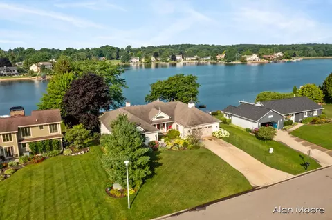6979 Camino Del Rey, Rockford, MI 49341