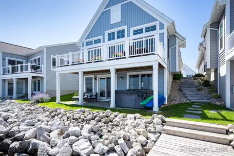 317 Terrace Pt, Muskegon, MI 49440