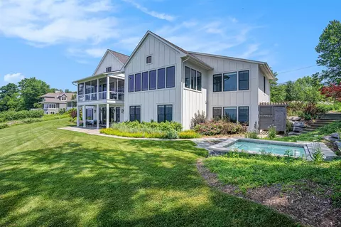 464 Lakeshore Dr, South Haven, MI 49090
