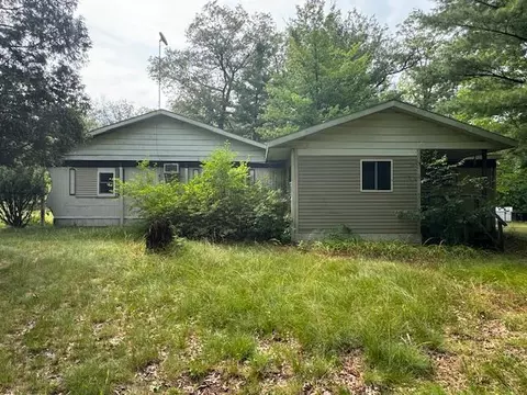 777 W W Pkwy, White Cloud, MI 49349
