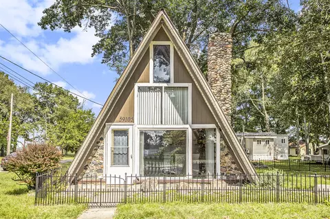 59105 Lakeshore, Colon, MI 49040