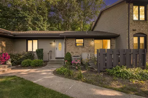 2566 Knightsbridge, Grand Rapids, MI 49546