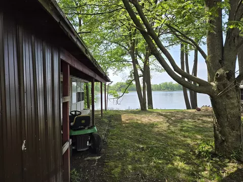 6253 Woods Trl, Delton, MI 49046