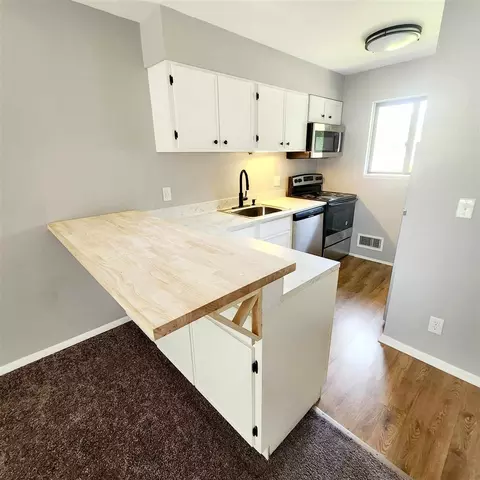 Kitchen - 4525 Westbrook #39, Jackson, MI 49201 photo 2 of 3