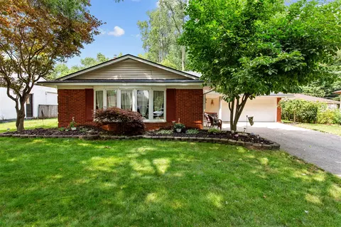 33070 Barkley, Livonia, MI 48154