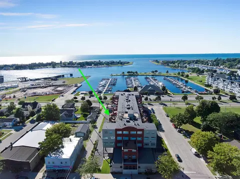105 W Danaher #306, Ludington, MI 49431