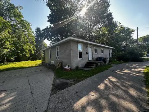 1328 28th, Manistee, MI 49660